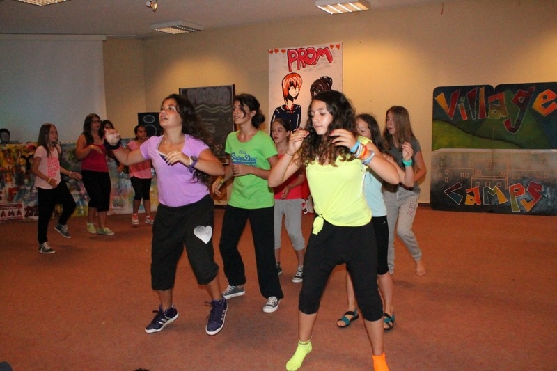 Village Camps International Summer Camp Leysin, Switzerland 2026-07-26 https://www.villagecamps.com/journals_admin/images/701-21-prom night (145).jpg